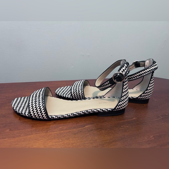 Ann Taylor black and white Chevron flat ankle strap sandal size 11 - Picture 6 of 16